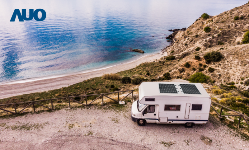 「可撓輕量化太陽光電板SunCurva」使用輕量特殊耐候型複合板取代傳統太陽能板的玻璃前板，不僅降低70%重量，每米平方僅3Kg；具有抗衝擊性能及通過電磁相容性測試，可應用於交通運輸工具，如露營車、遊艇等